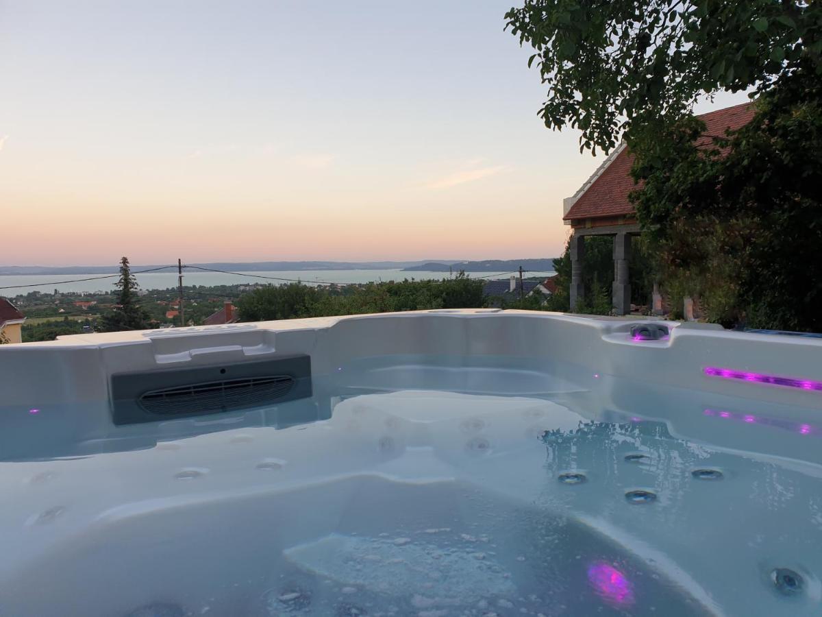 Lakeview Apartments Balatonfuered Экстерьер фото