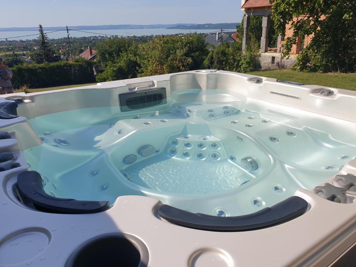 Lakeview Apartments Balatonfuered Экстерьер фото