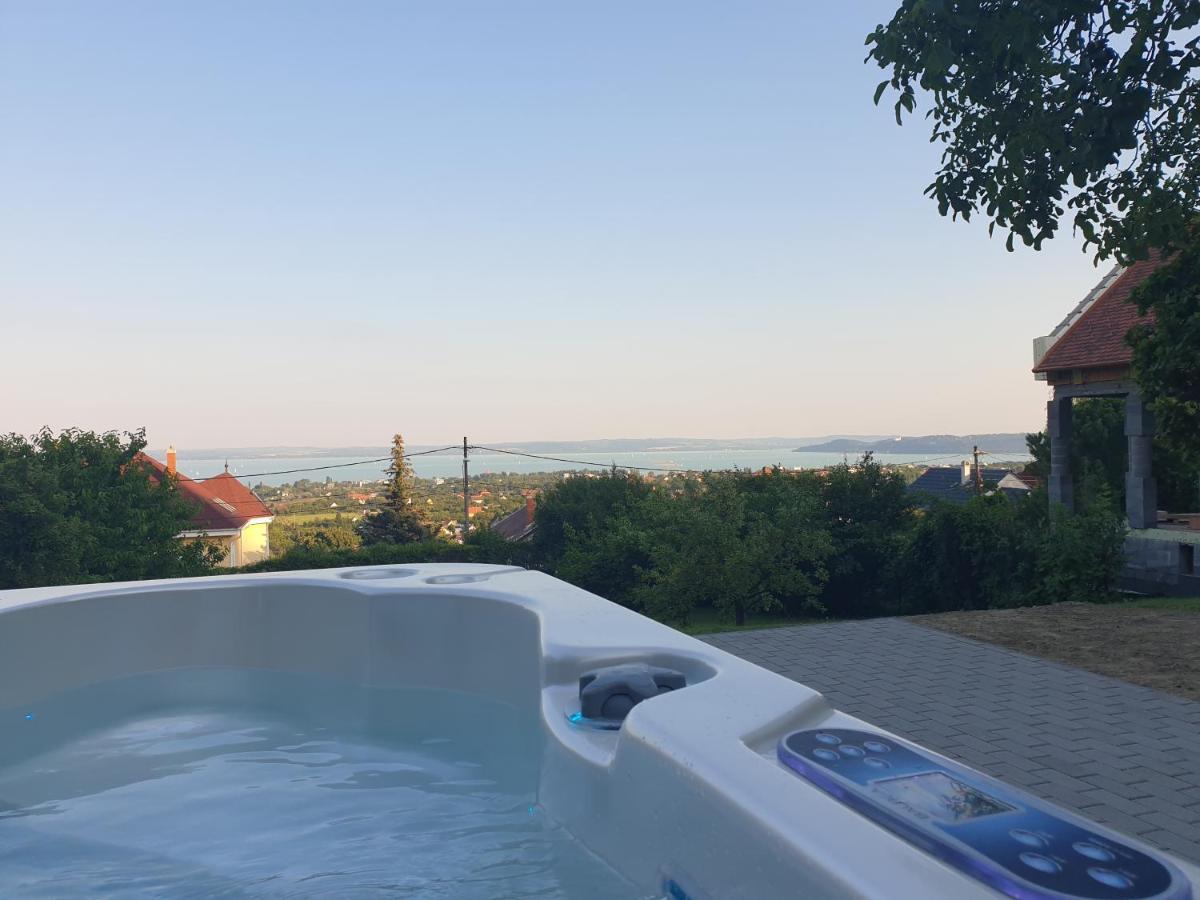 Lakeview Apartments Balatonfuered Экстерьер фото