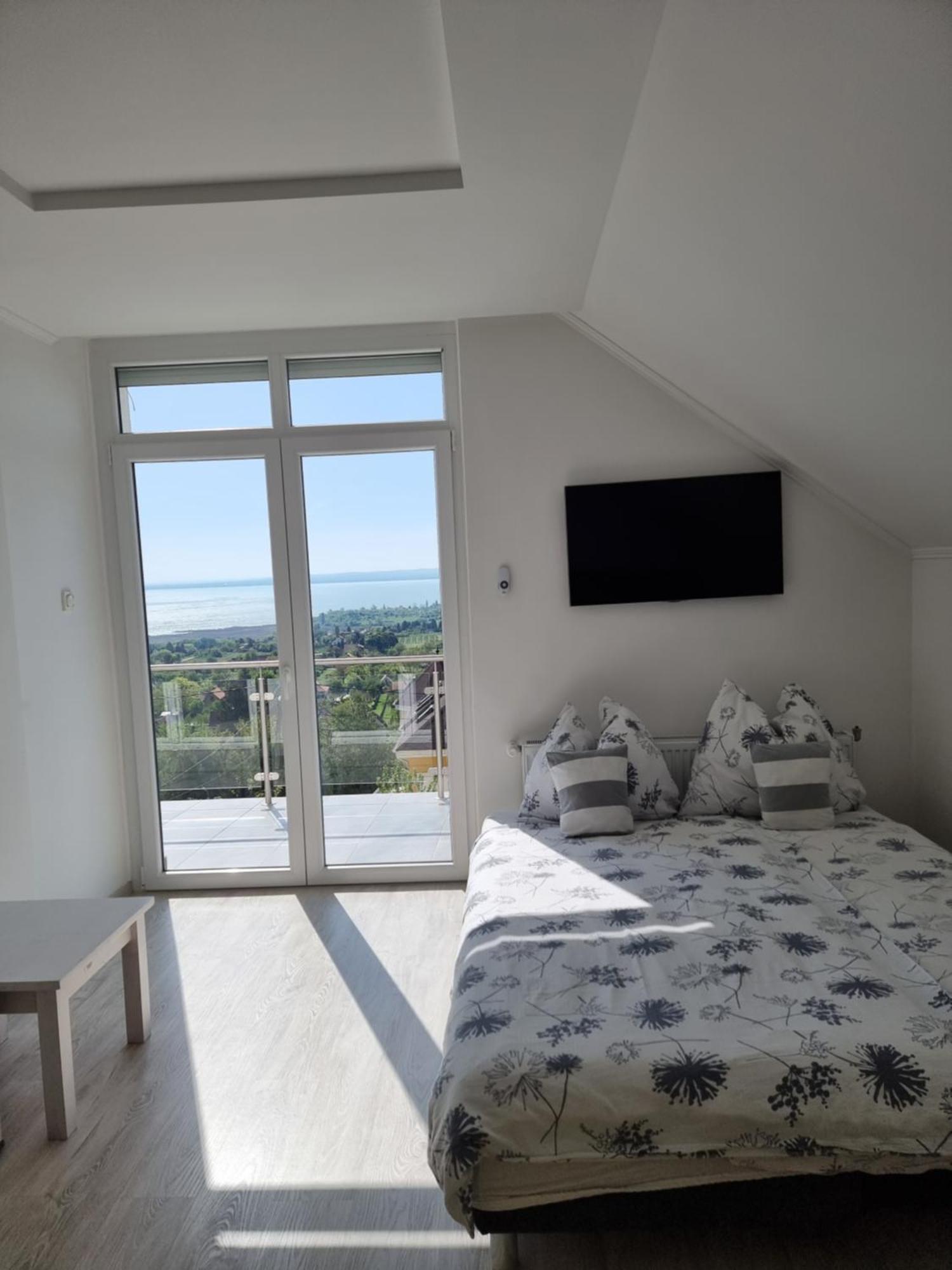 Lakeview Apartments Balatonfuered Экстерьер фото