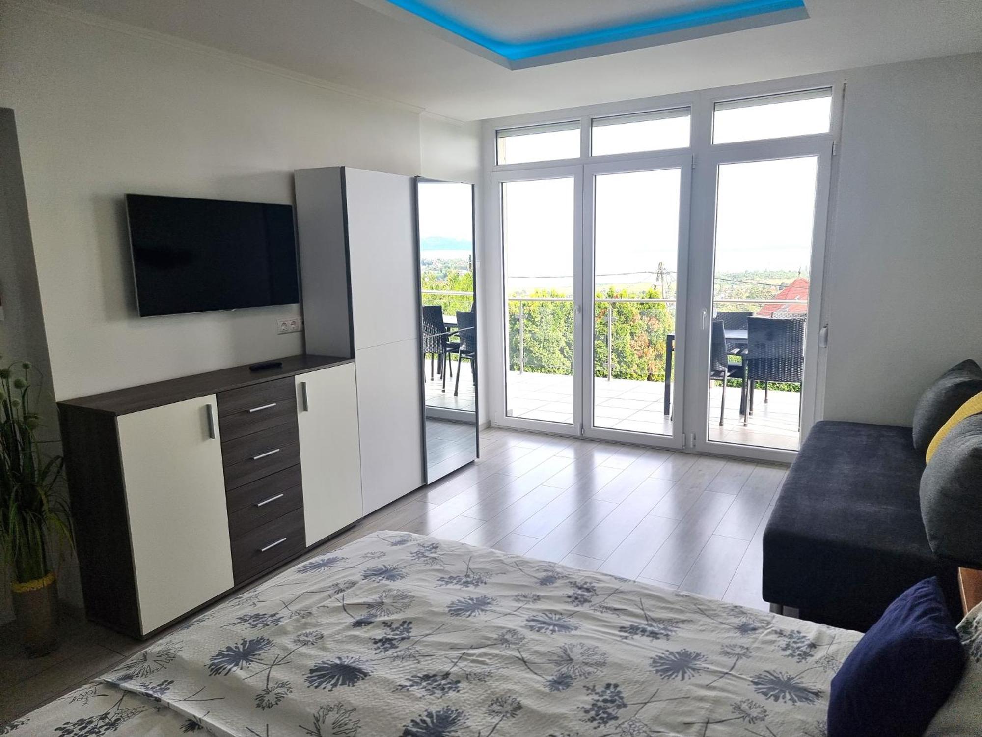 Lakeview Apartments Balatonfuered Экстерьер фото